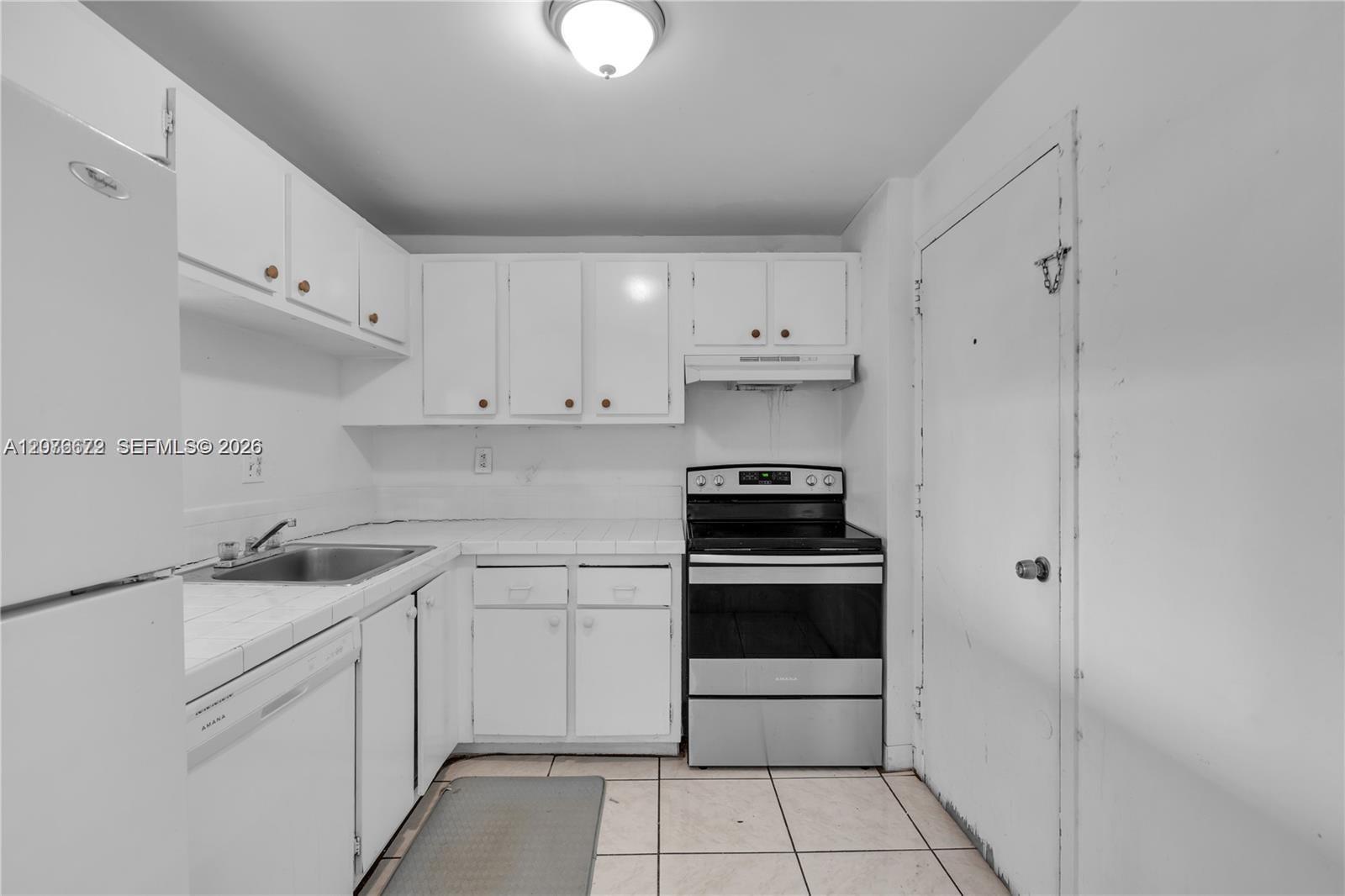 9001 SW 77th Ave # C402 — Photo 2