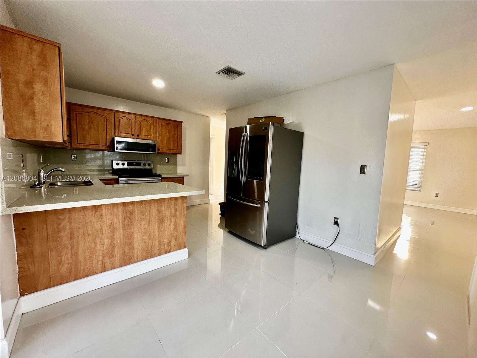18155 SW 105th Ave — Photo 3