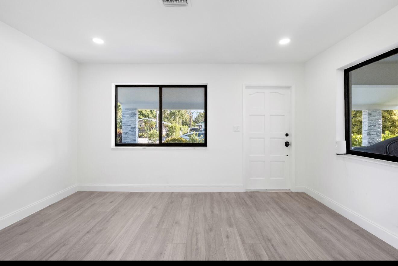 699 NE 40TH Street — Photo 5