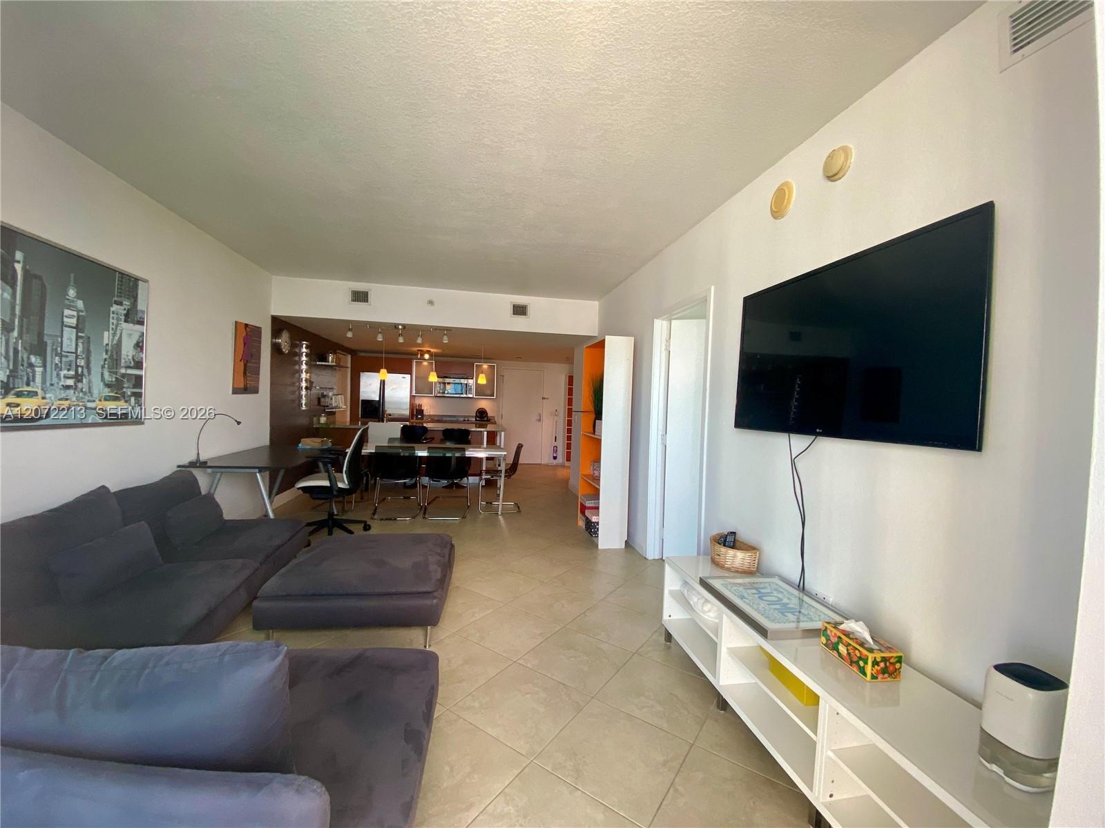 185 SW 7th St # 1607 — Photo 3