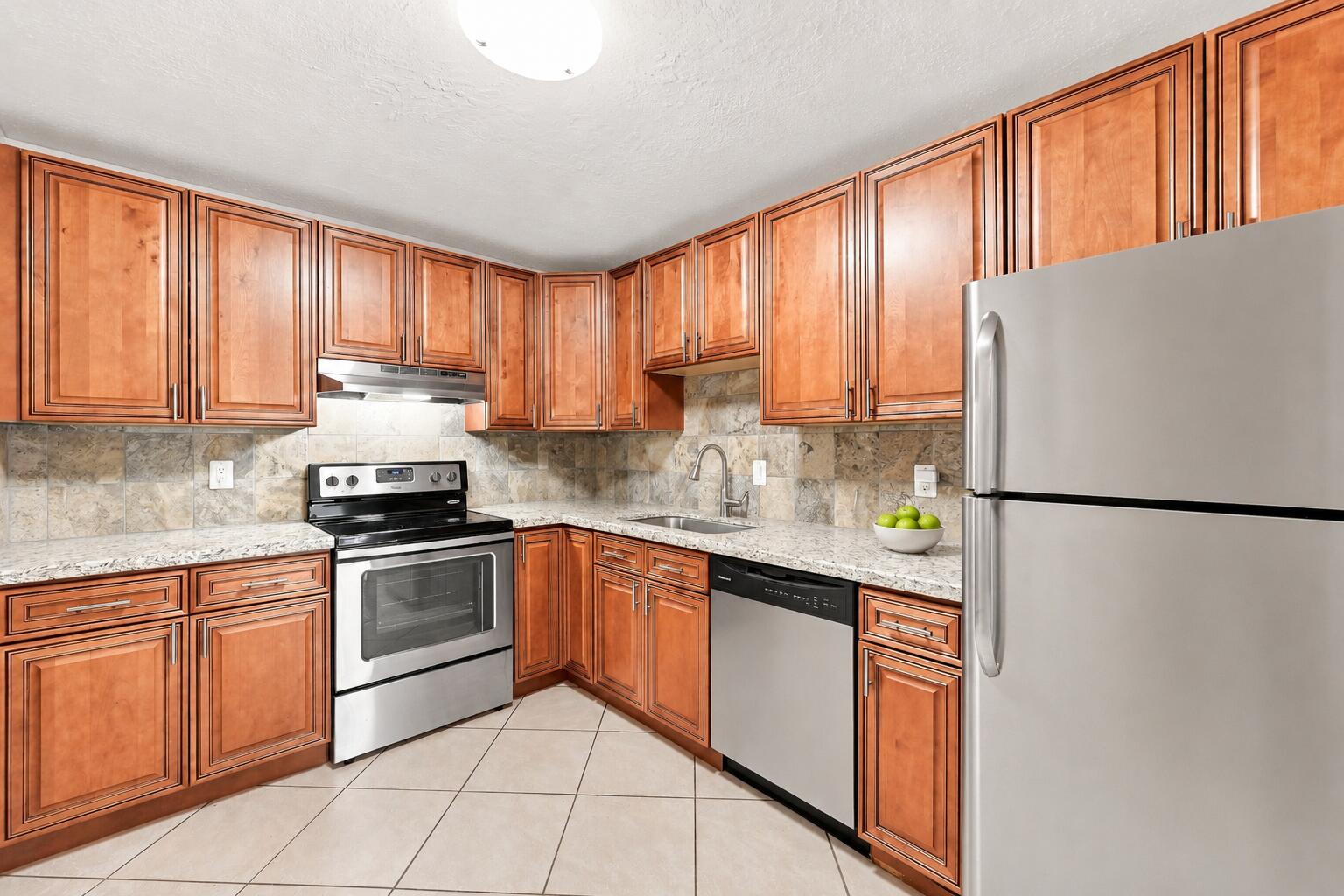 380 E Laurel Drive # 5D — Photo 4