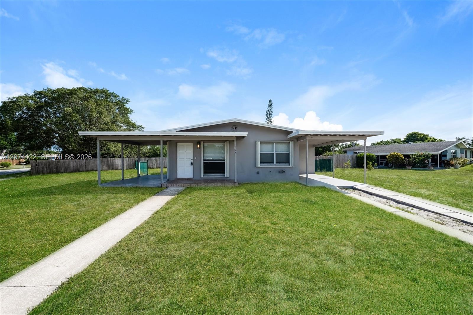 900 W Bloxham St, Lantana FL 33462