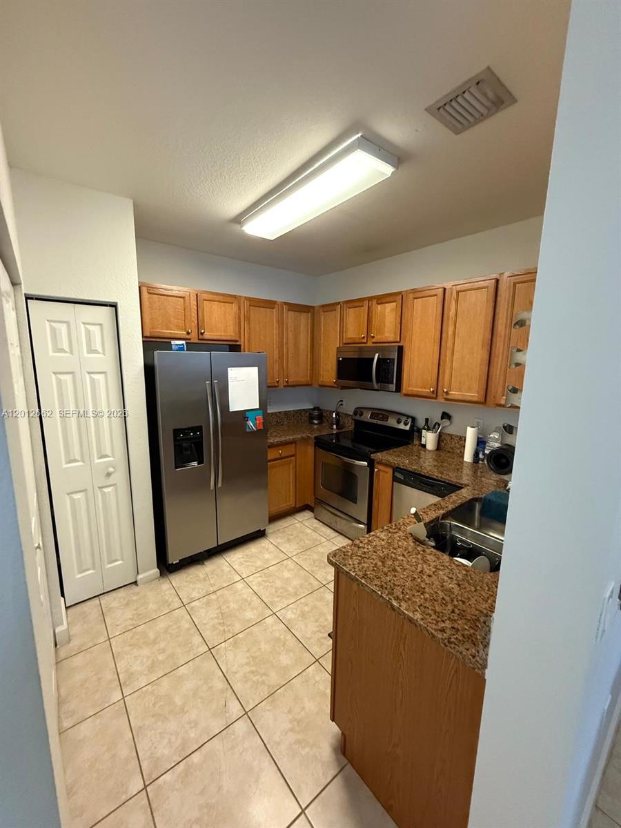 2728 SW 120th Ter # 9 — Photo 5