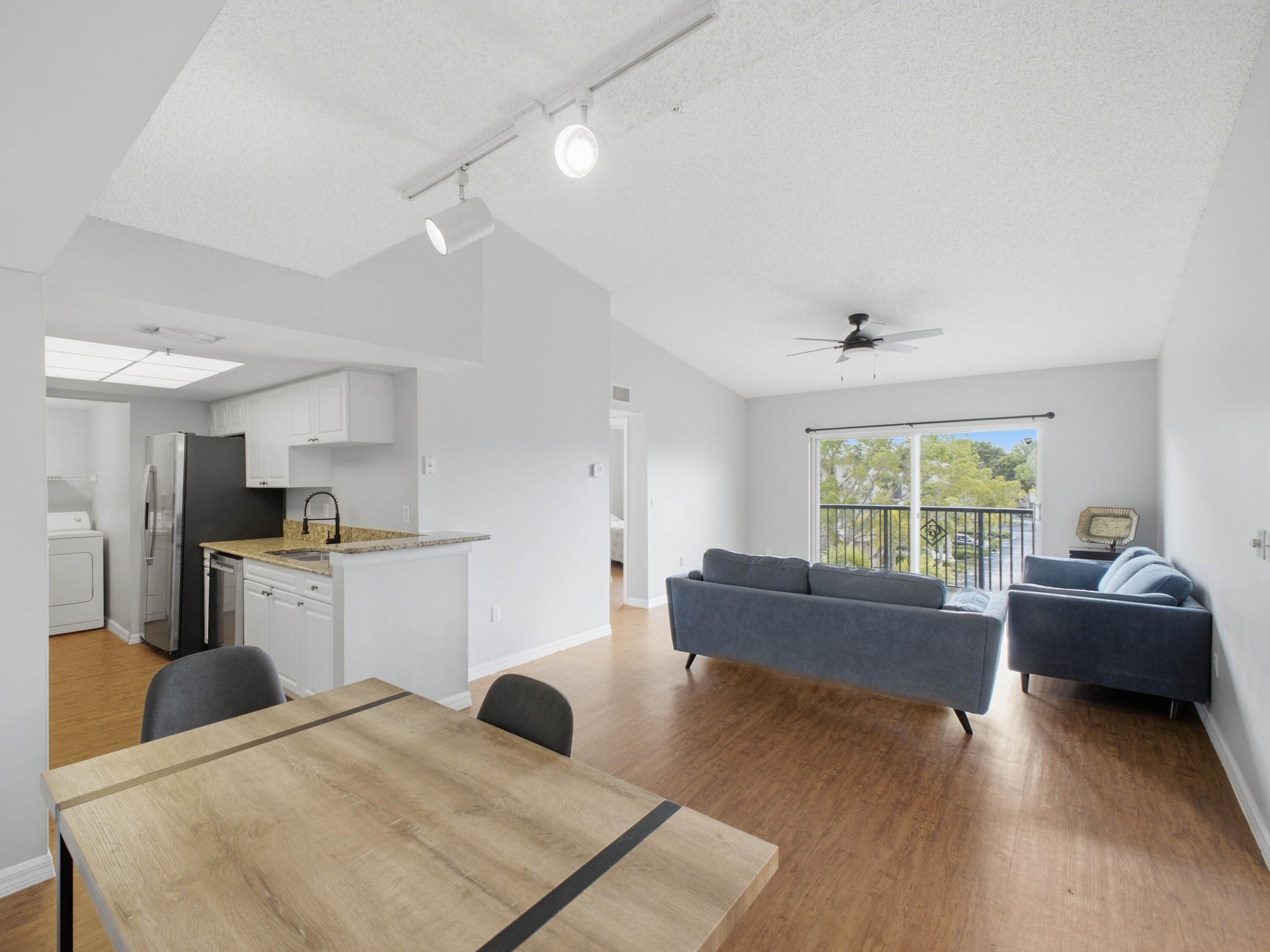 900 Crestwood Court S # 920 — Photo 2