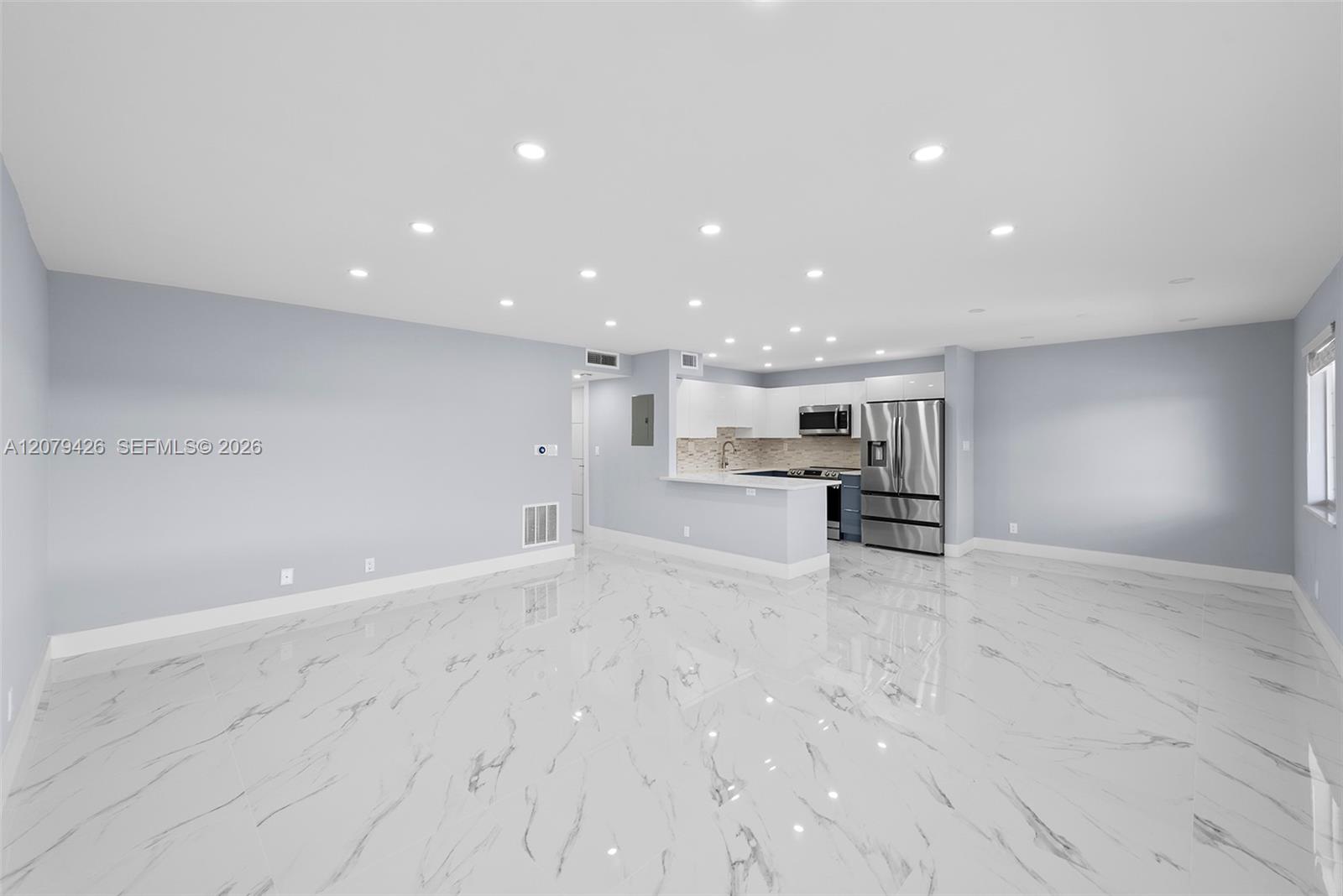 1400 NE 54th St # 107 — Photo 2