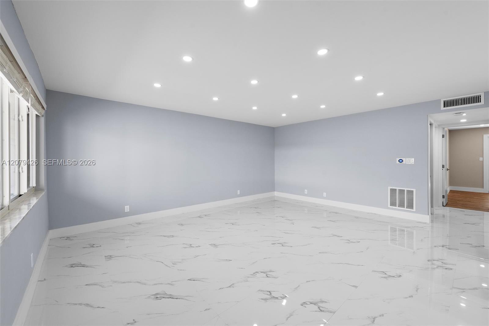 1400 NE 54th St # 107 — Photo 4