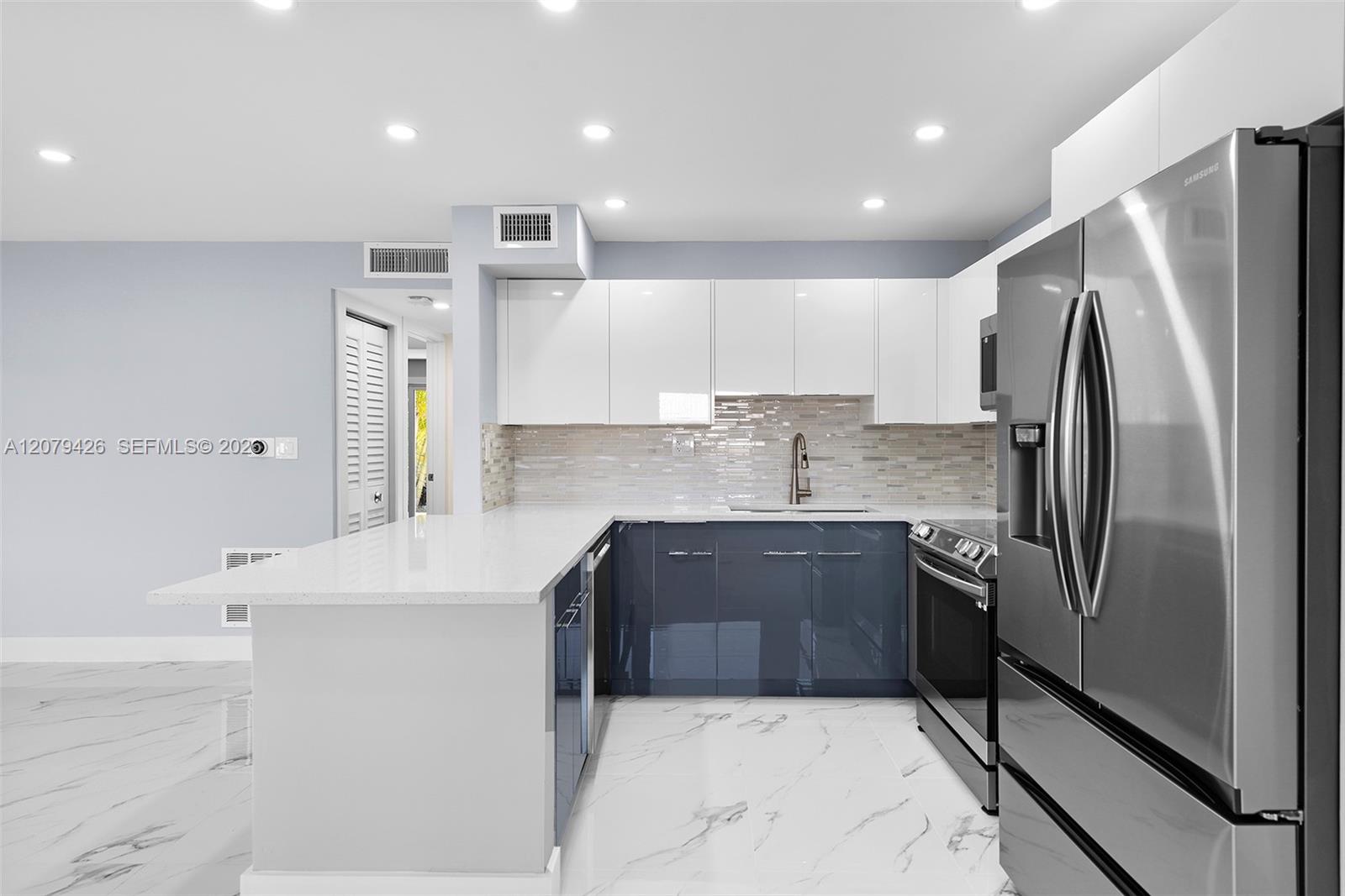 1400 NE 54th St # 107 — Photo 5