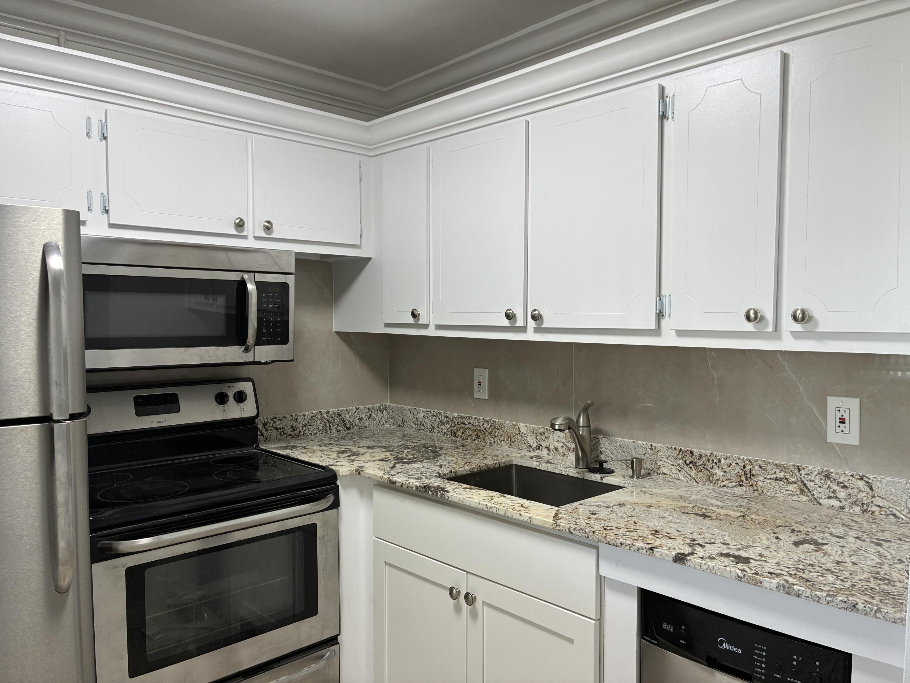 650 Horizons Avenue E # 107, Boynton Beach FL 33435