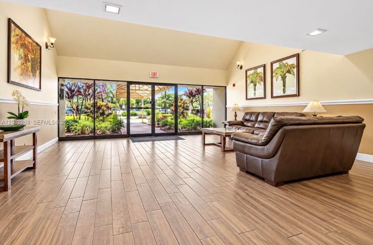 220 Lakeview Dr # 101 — Photo 2