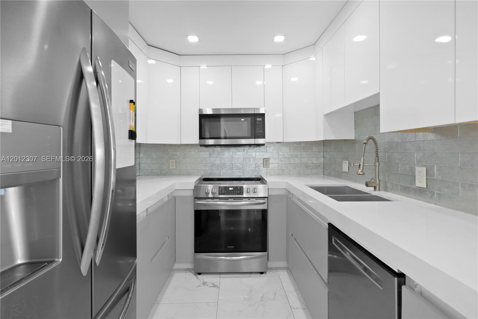 3675 N Country Club Dr # 2008, Aventura FL 33180