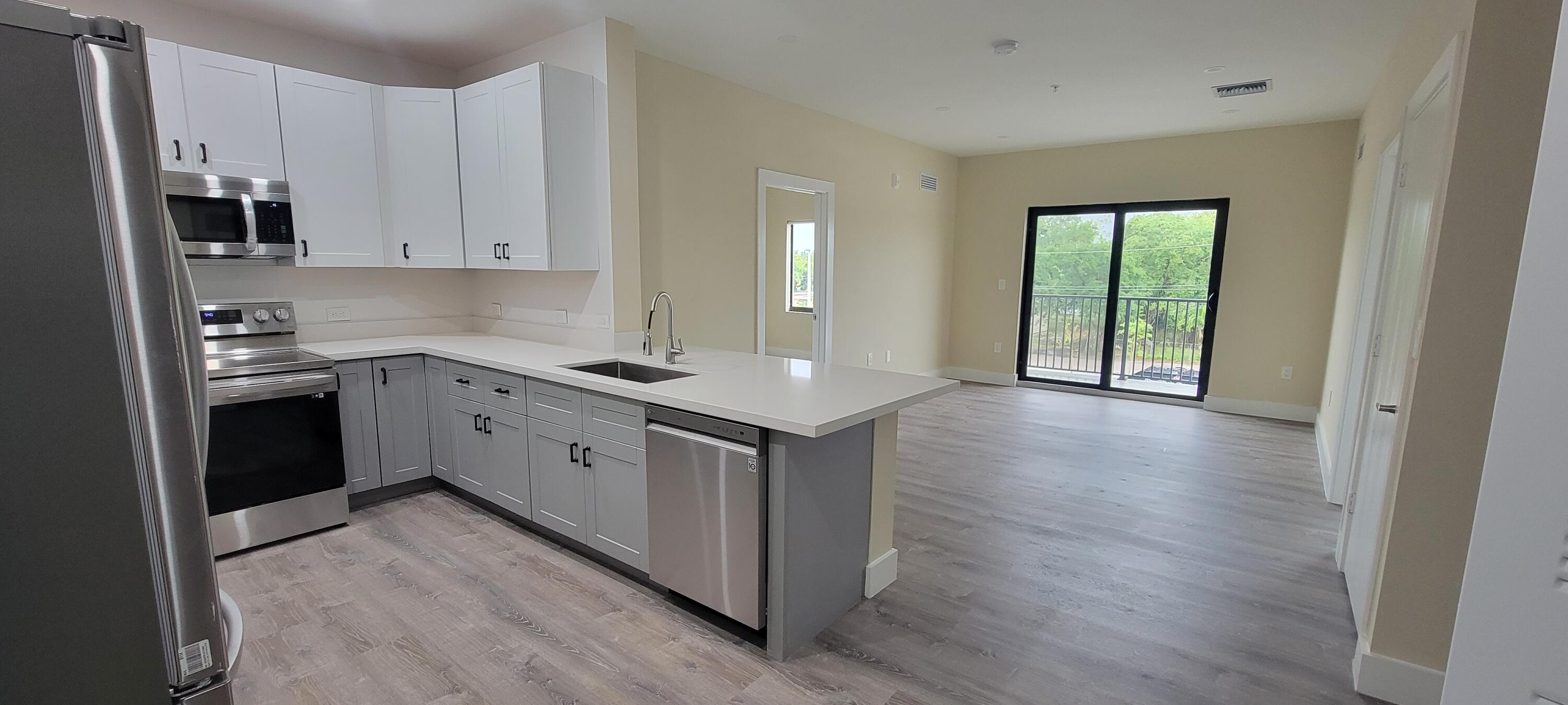 3801 DAVIE Boulevard # 407 — Photo 2