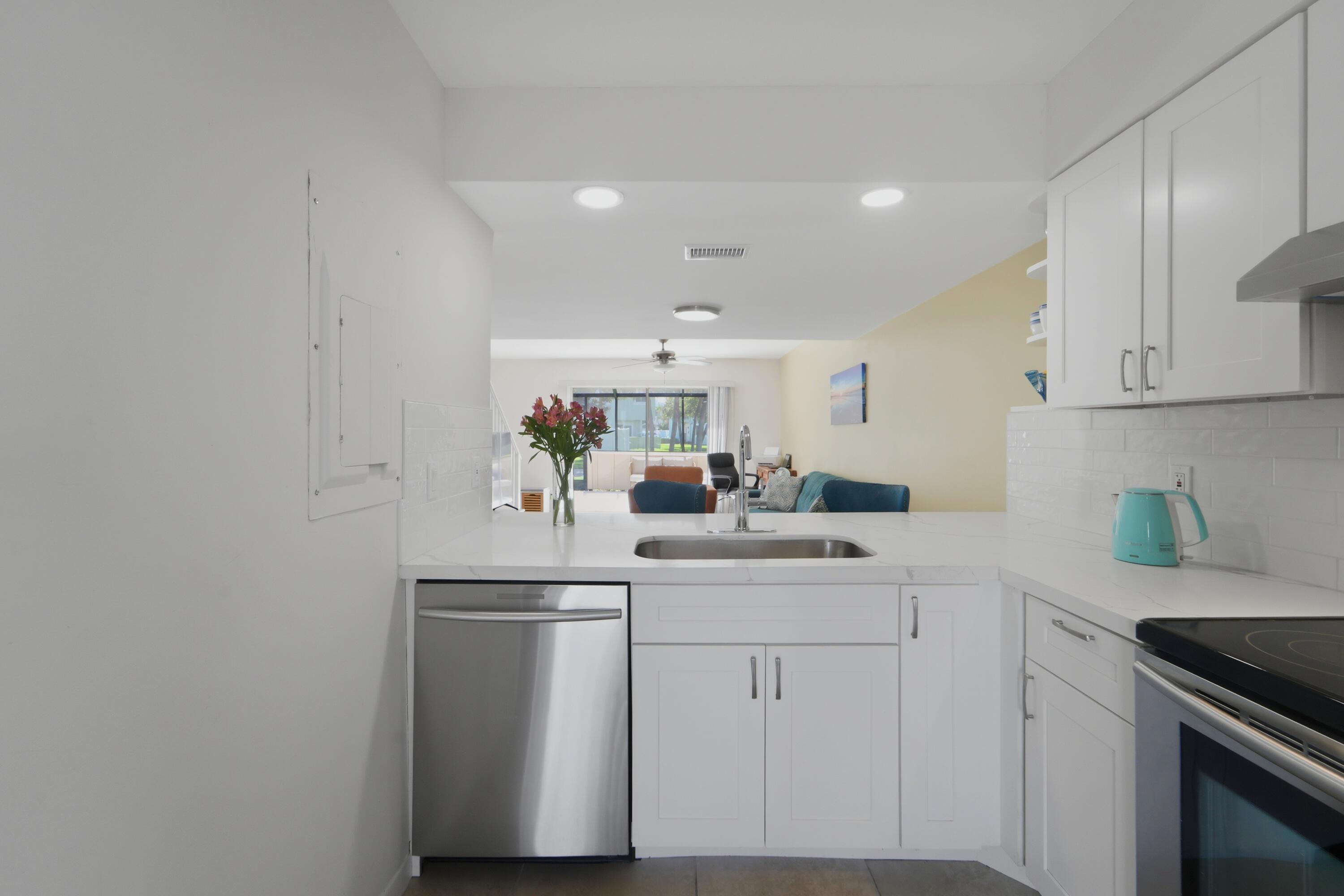 6207 Riverwalk Lane # 5 — Photo 5