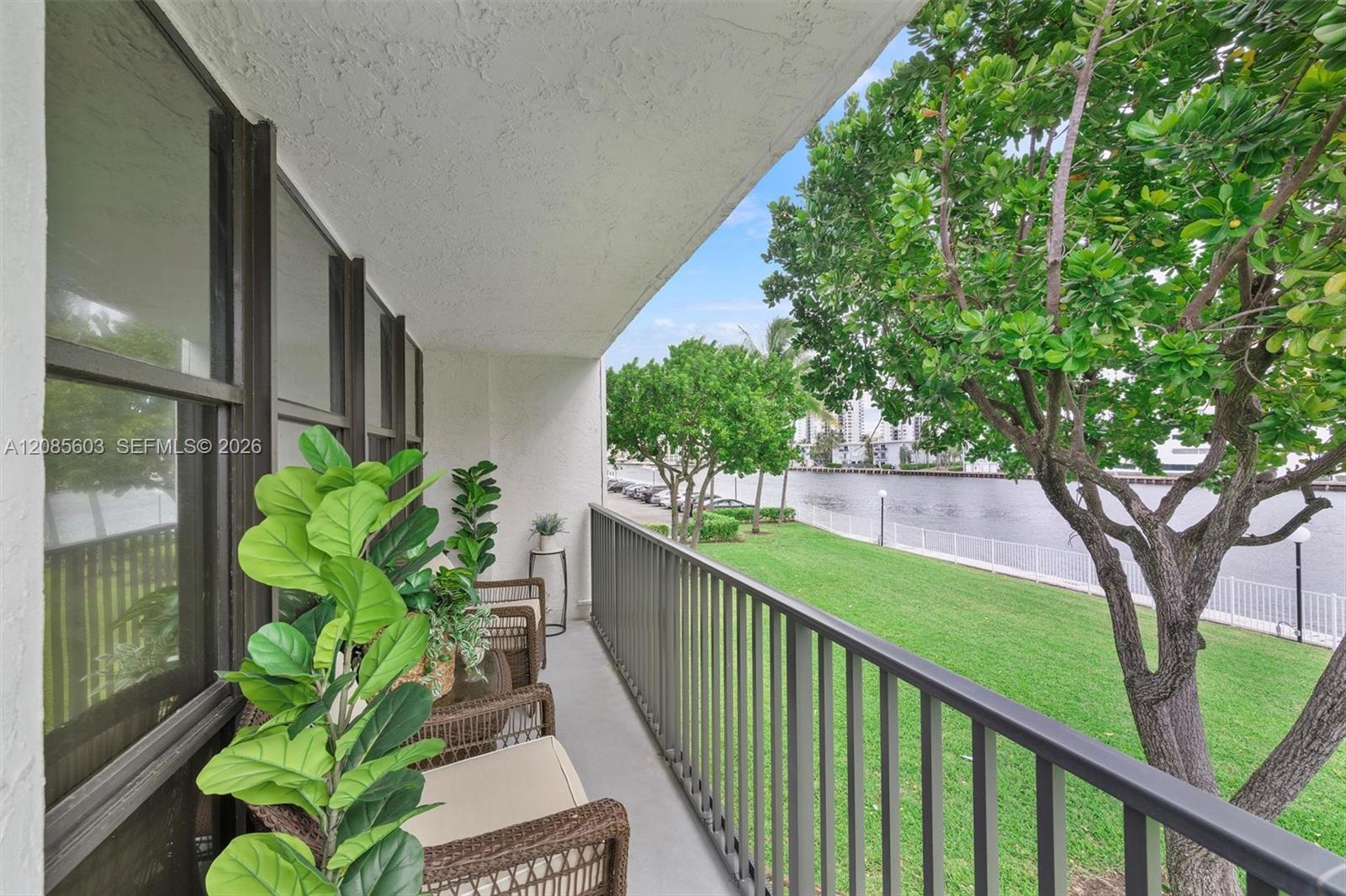 1000 Parkview Dr # 220 — Photo 3