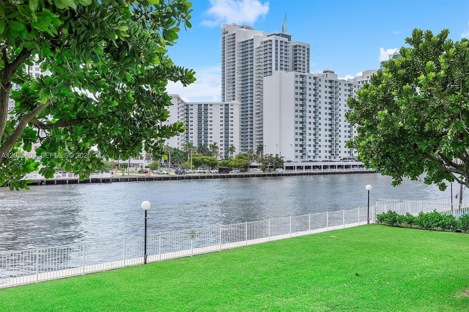 1000 Parkview Dr # 220 — Photo 4