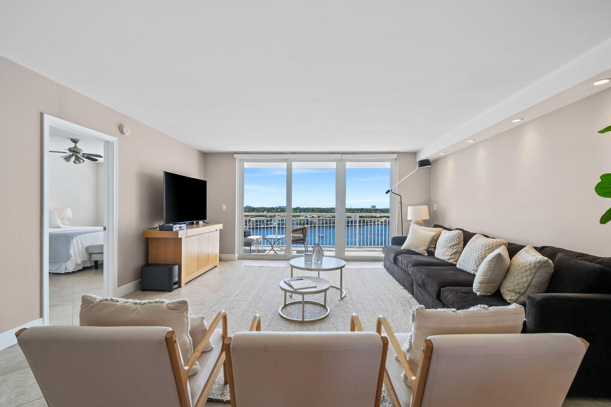 511 BAYSHORE Drive # 810 — Photo 3
