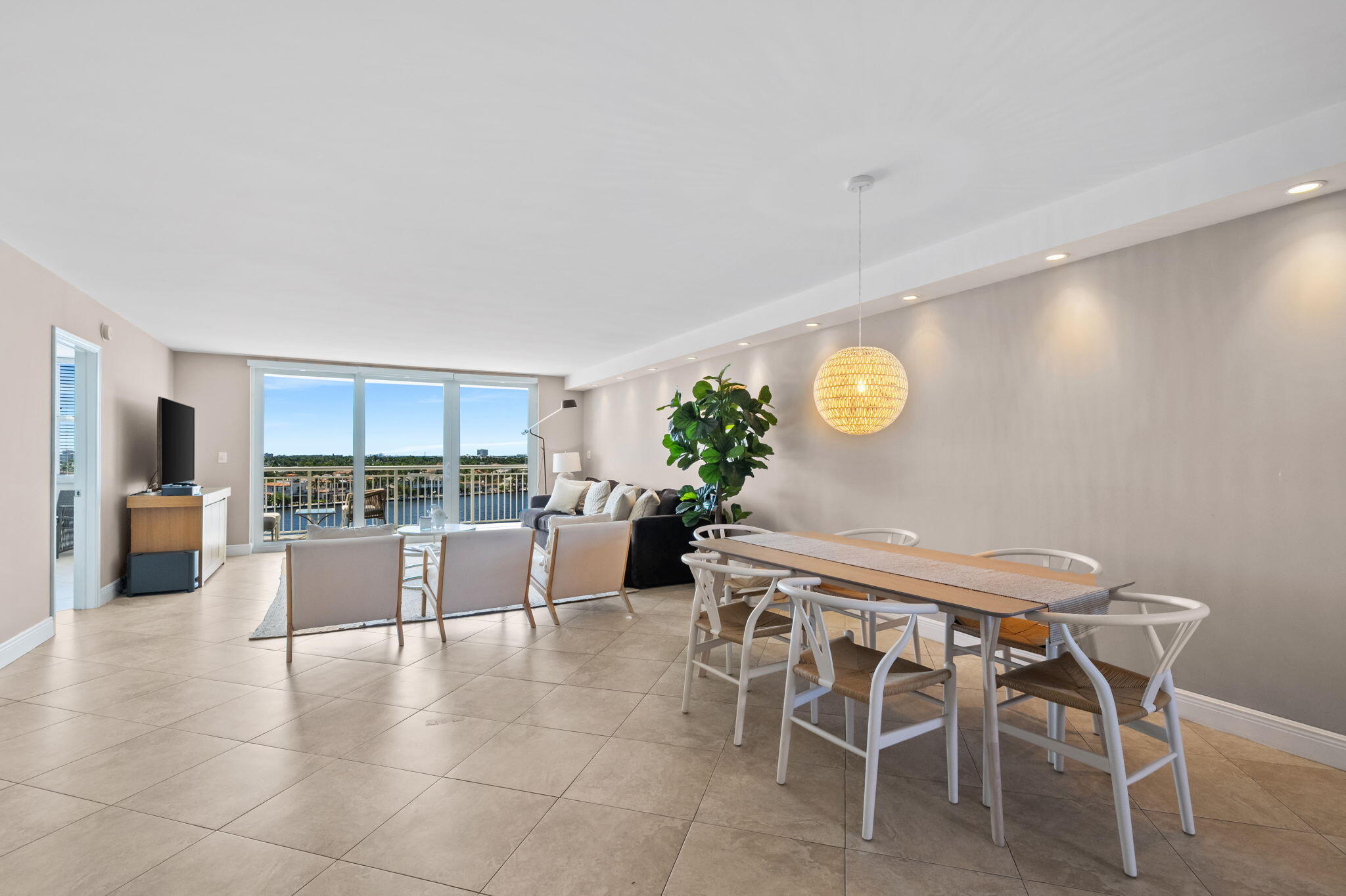 511 BAYSHORE Drive # 810 — Photo 2