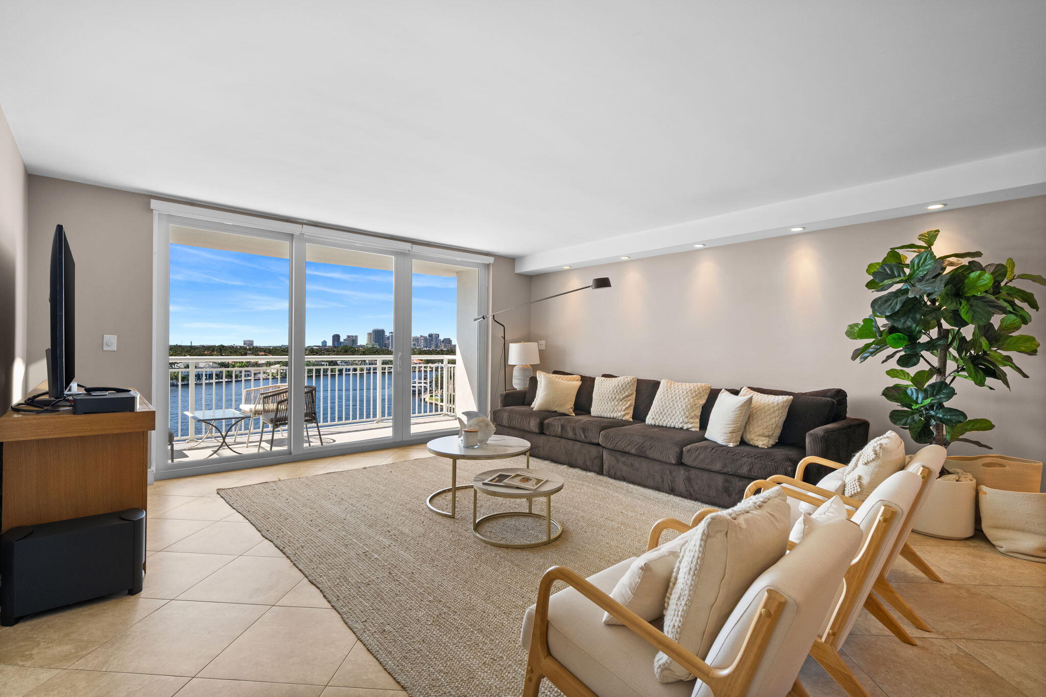 511 BAYSHORE Drive # 810 — Photo 4