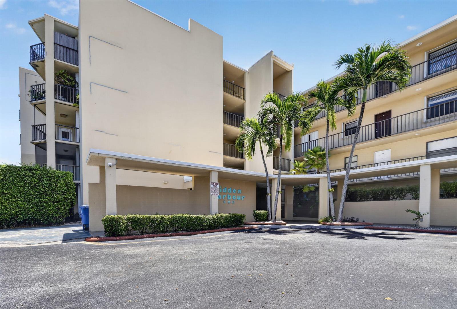 890 N FEDERAL Highway # 202, Lantana FL 33462