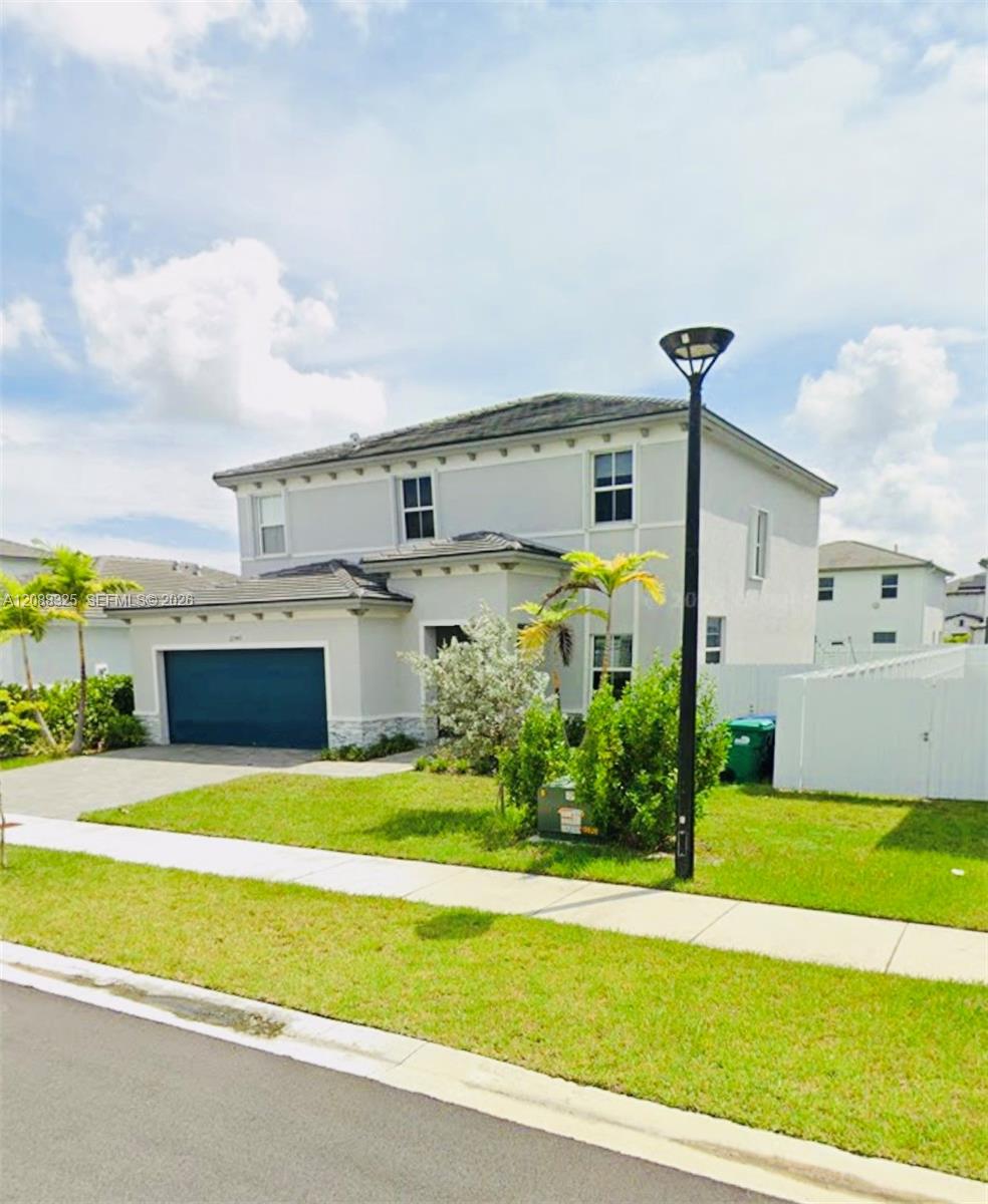 12740 SW 214th Ter — Photo 3