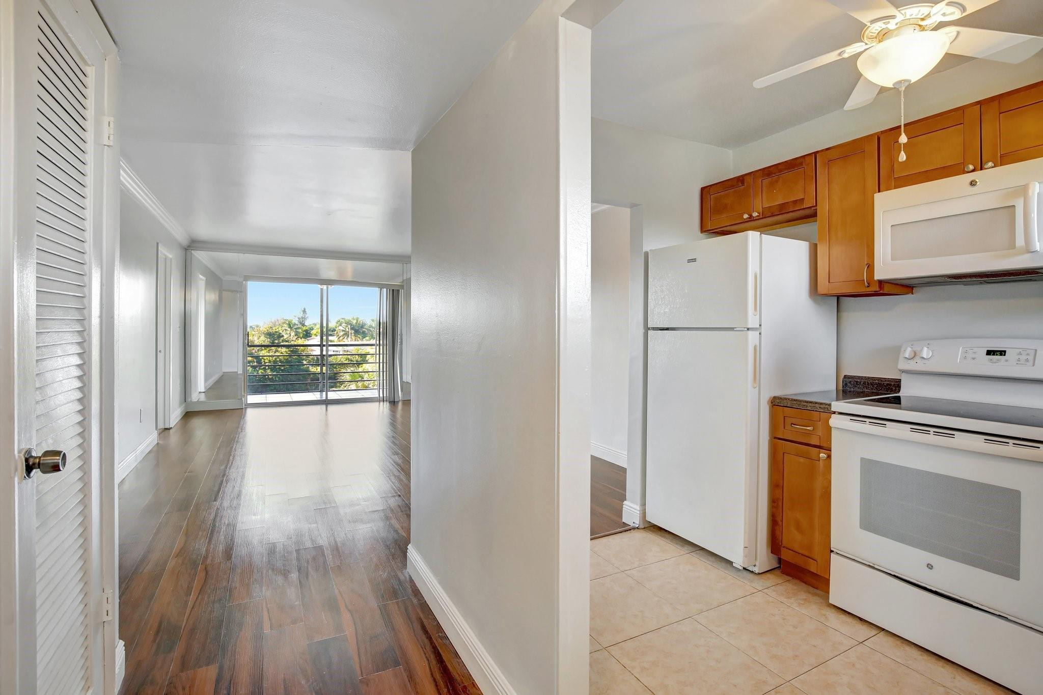 8225 Sunrise Lakes Boulevard # 303 — Photo 2