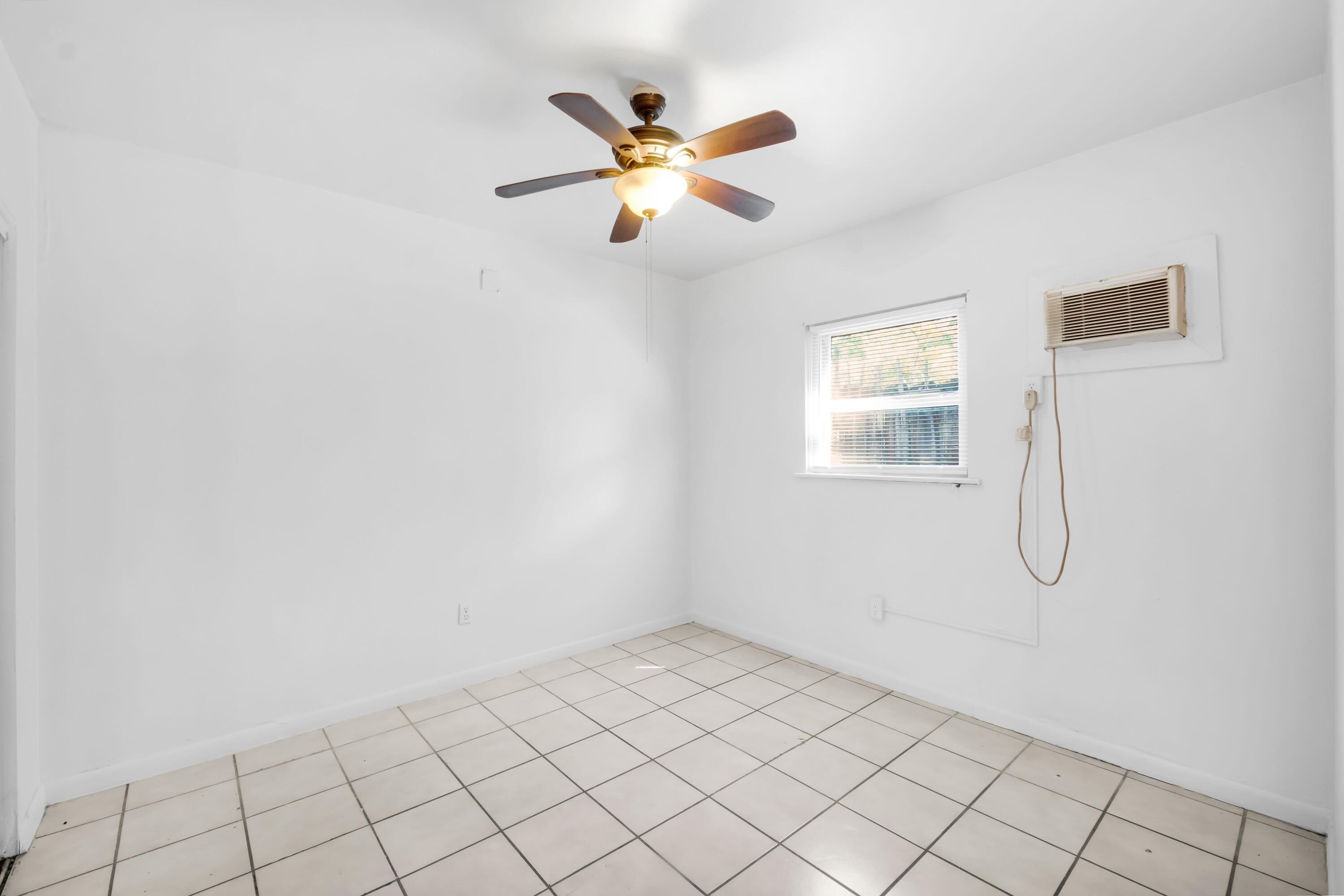 1217 SE 1st Street — Photo 4