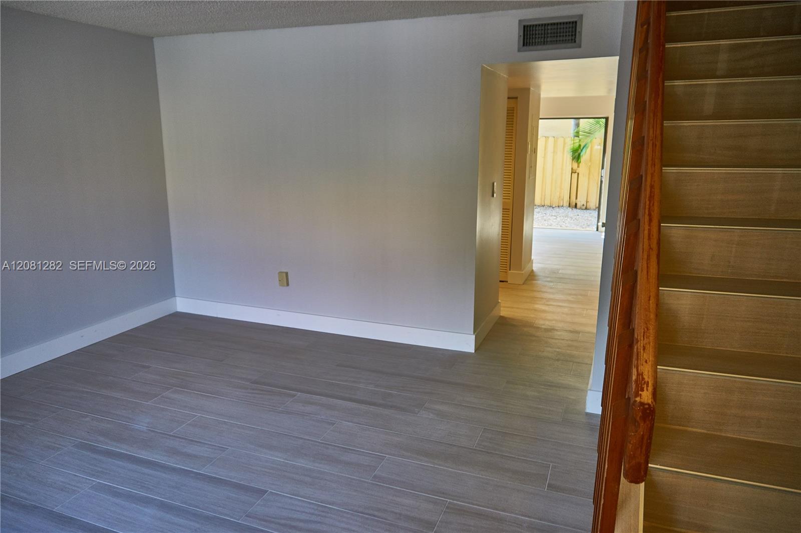 10042 SW 77th Ct — Photo 2