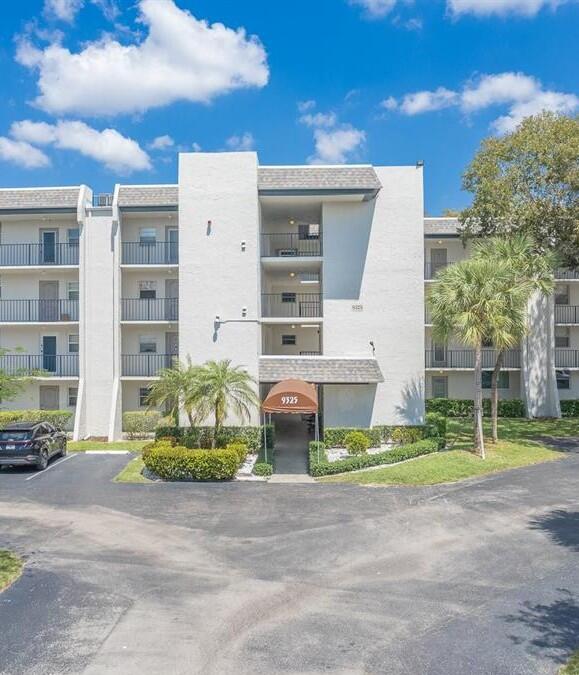 9325 Lagoon Place, Davie FL 33324