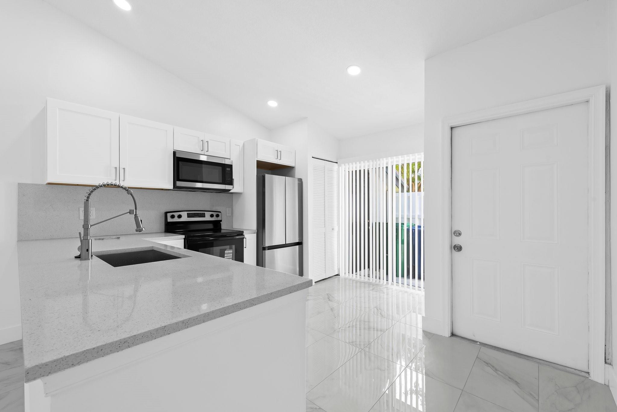 8580 NW 32nd Street — Photo 4