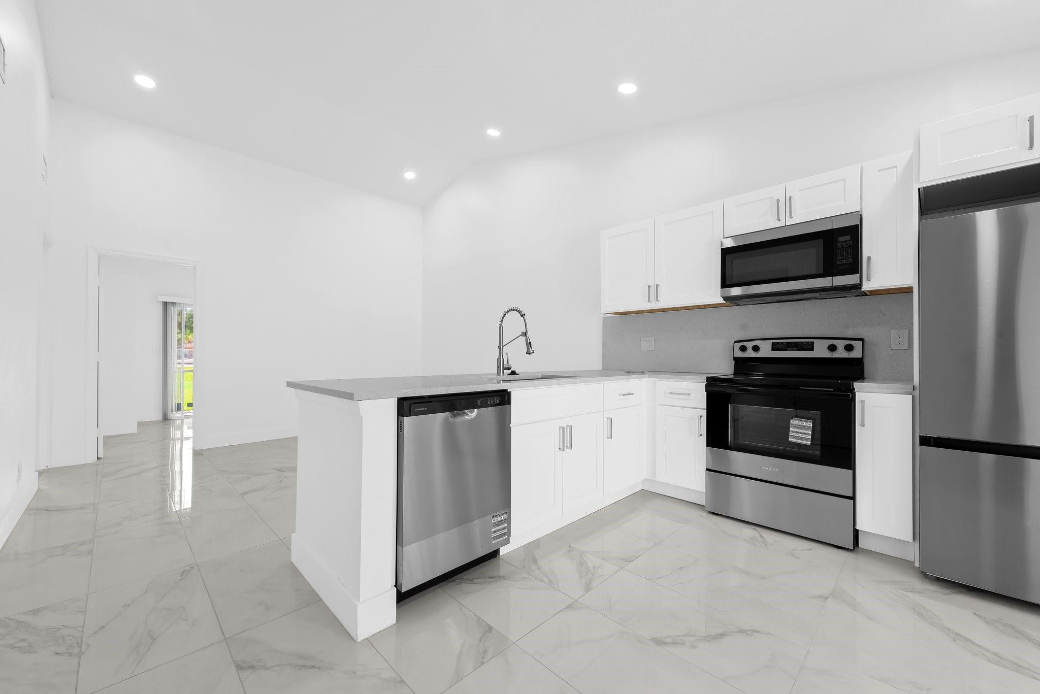 8580 NW 32nd Street — Photo 3