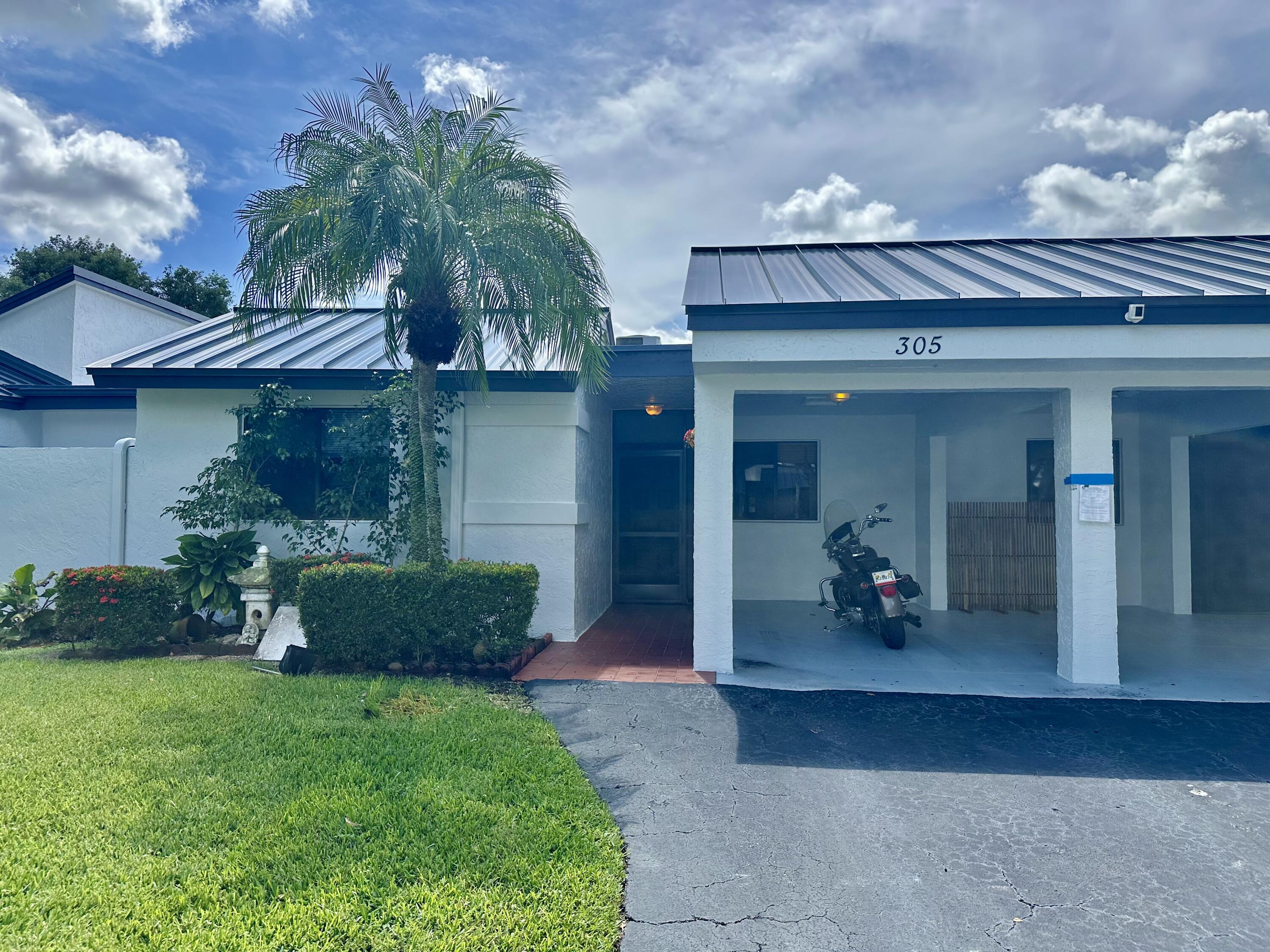 305 Lakeside Court, Sunrise FL 33326