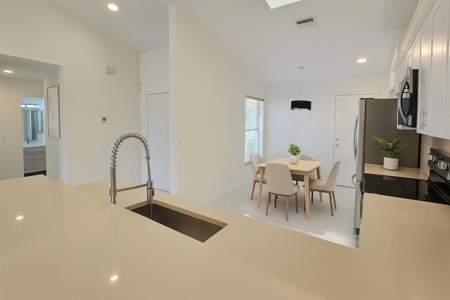 5622 Royal Lake Circle, Boynton Beach FL 33437