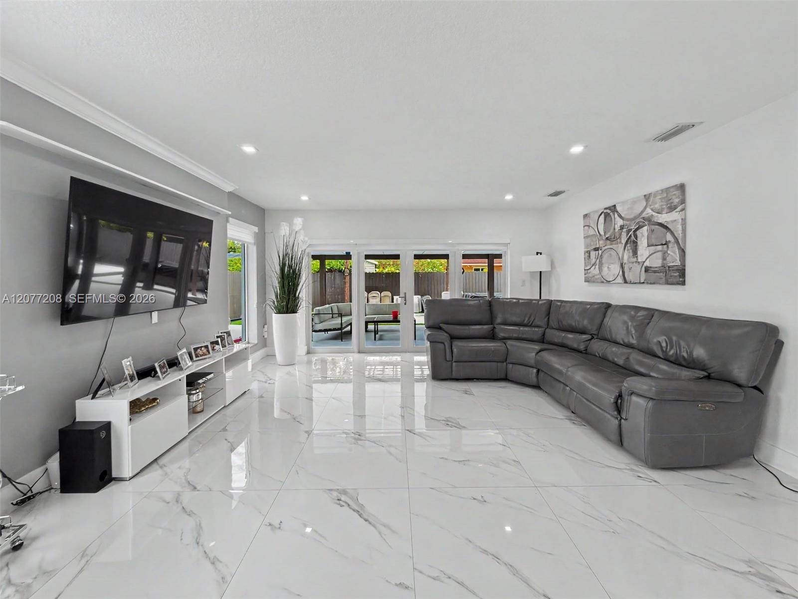14111 SW 75th St — Photo 5
