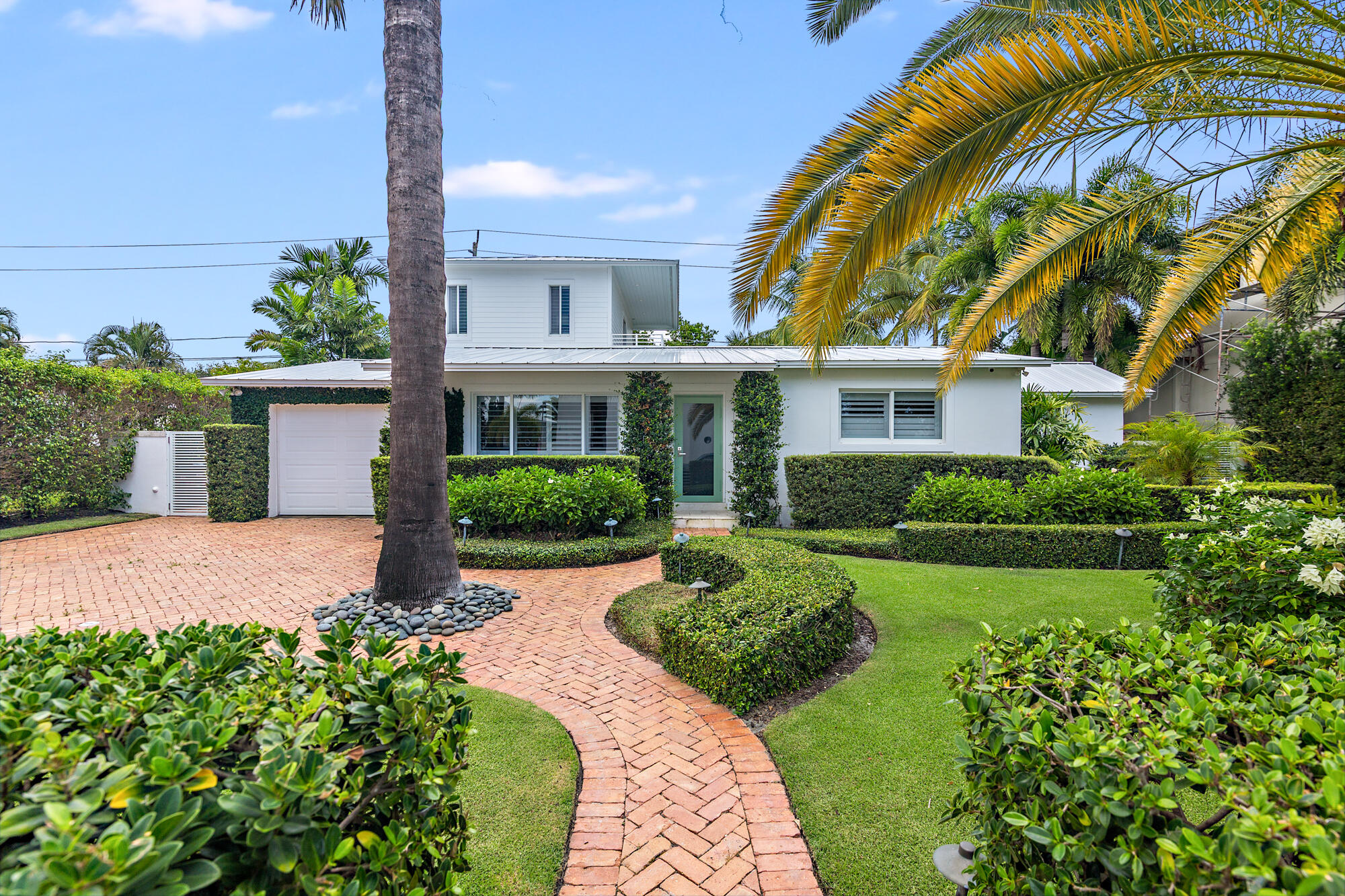 203 Arlington Road — Photo 3
