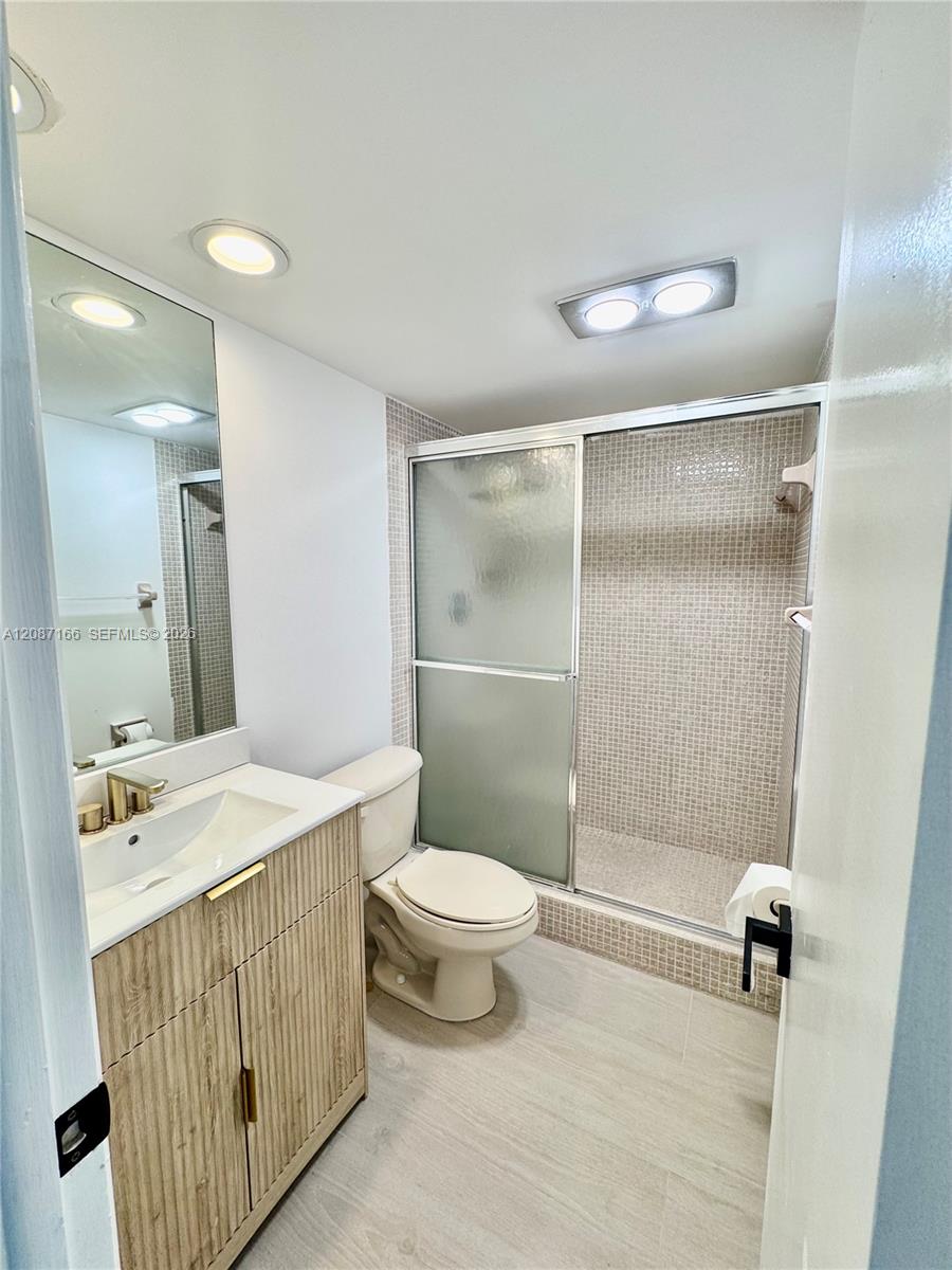 575 Oaks Ln # 1008 — Photo 2
