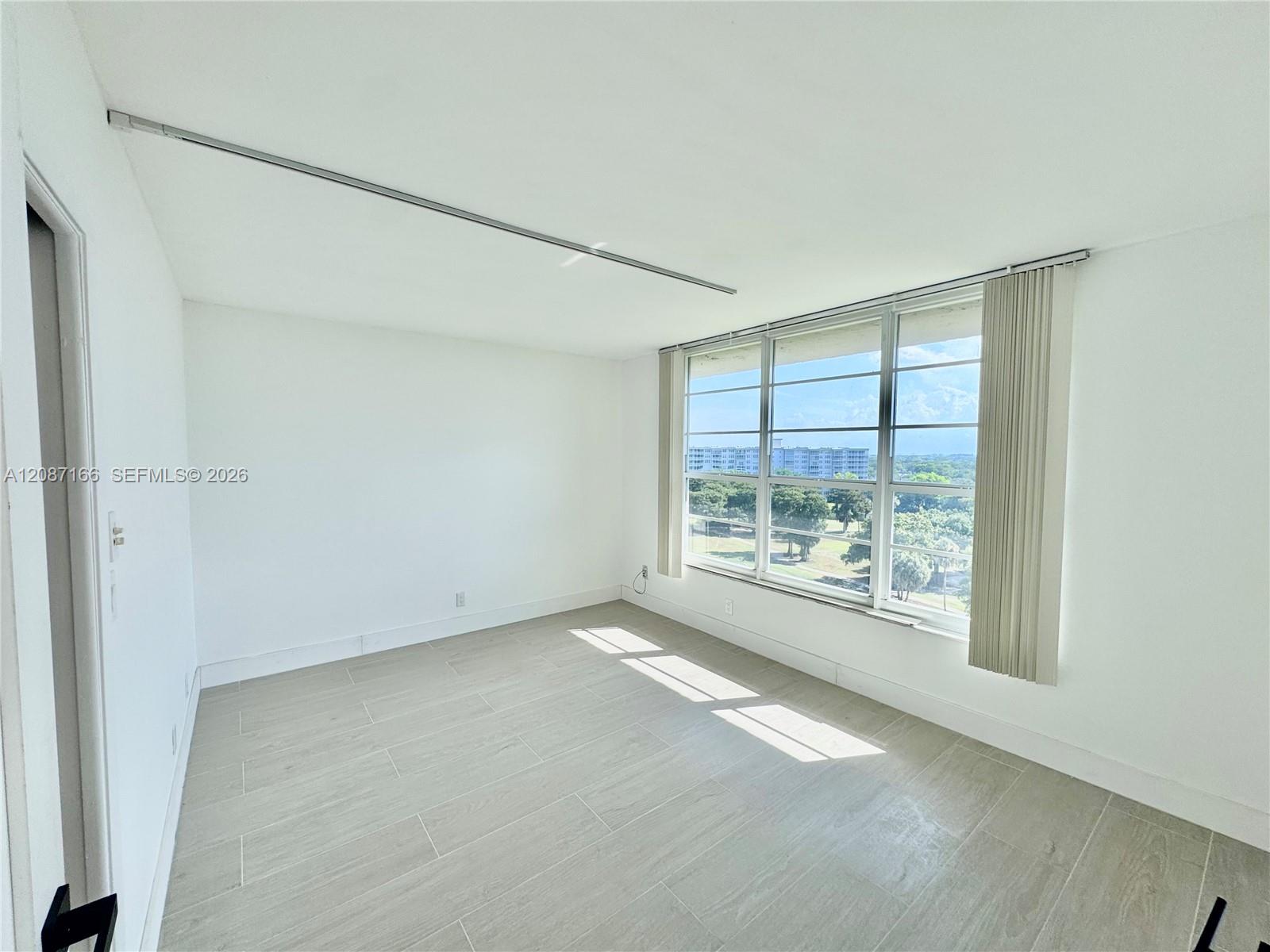 575 Oaks Ln # 1008 — Photo 5