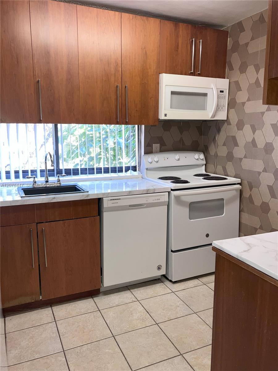 17011 N Bay Rd # 205 — Photo 4