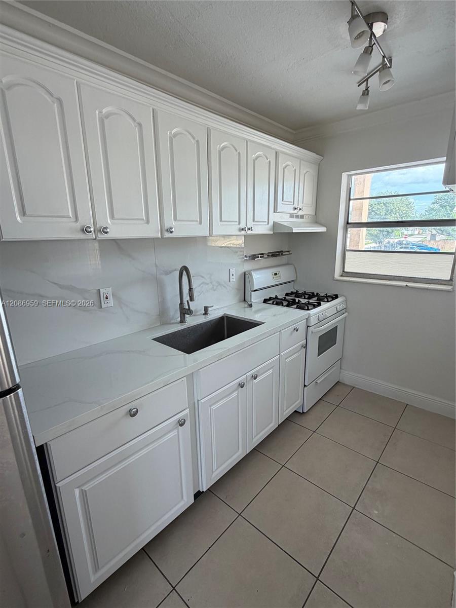 3855 SW 79th Ave # 19 — Photo 3