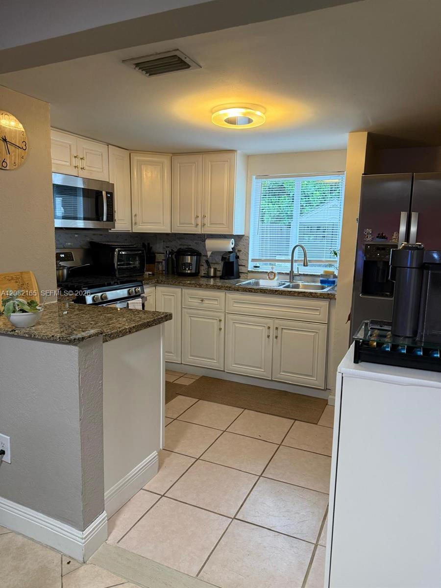 7002 SW 114th Ave # 7002 — Photo 2