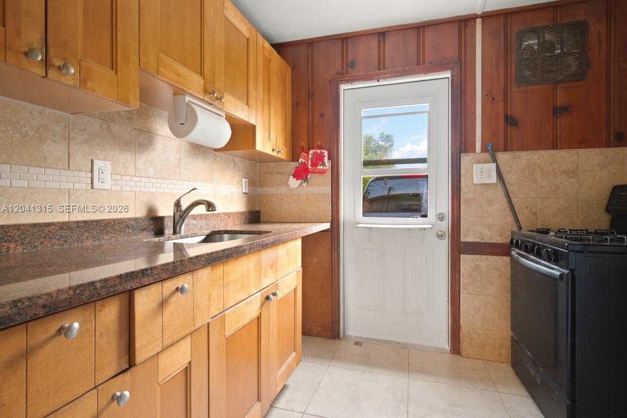 2118 Coolidge St — Photo 2