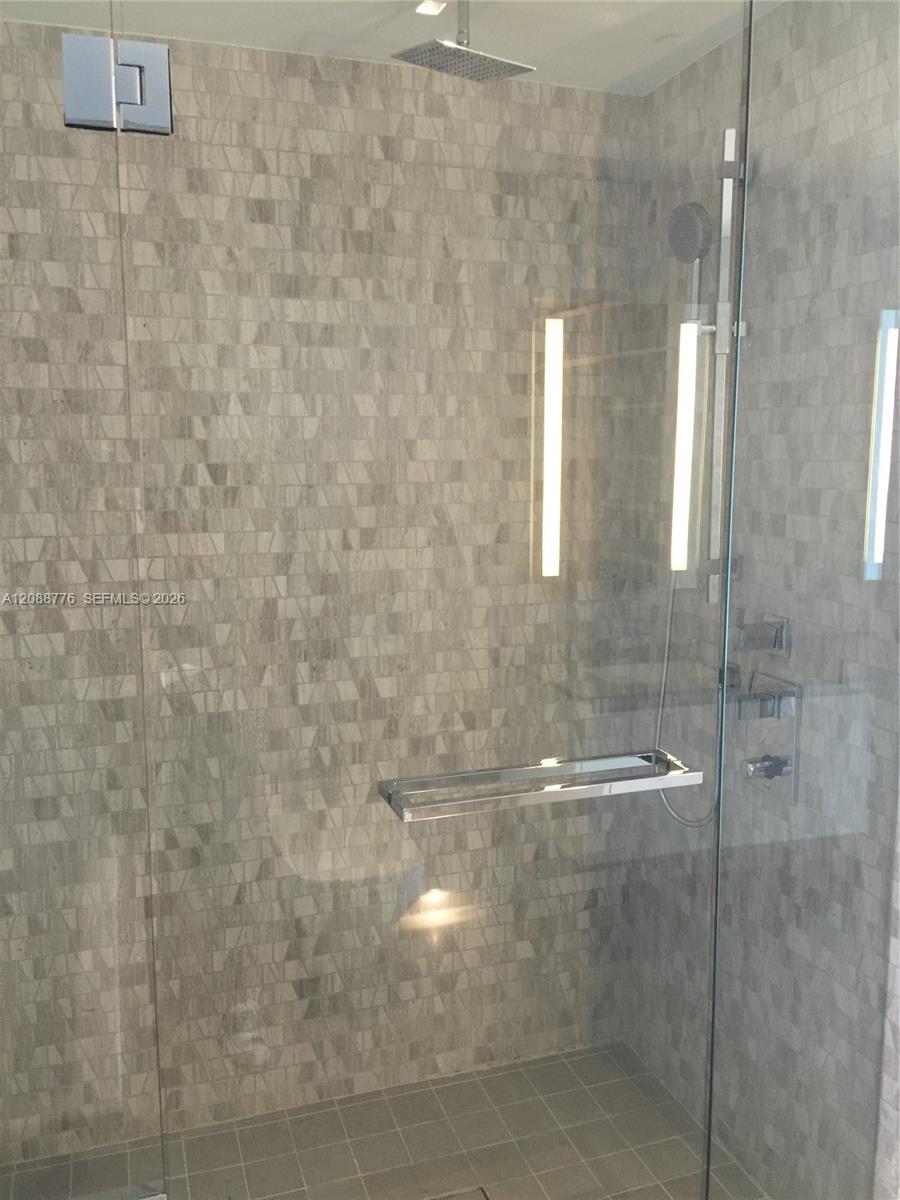 68 SE 6th St # 3405 — Photo 3
