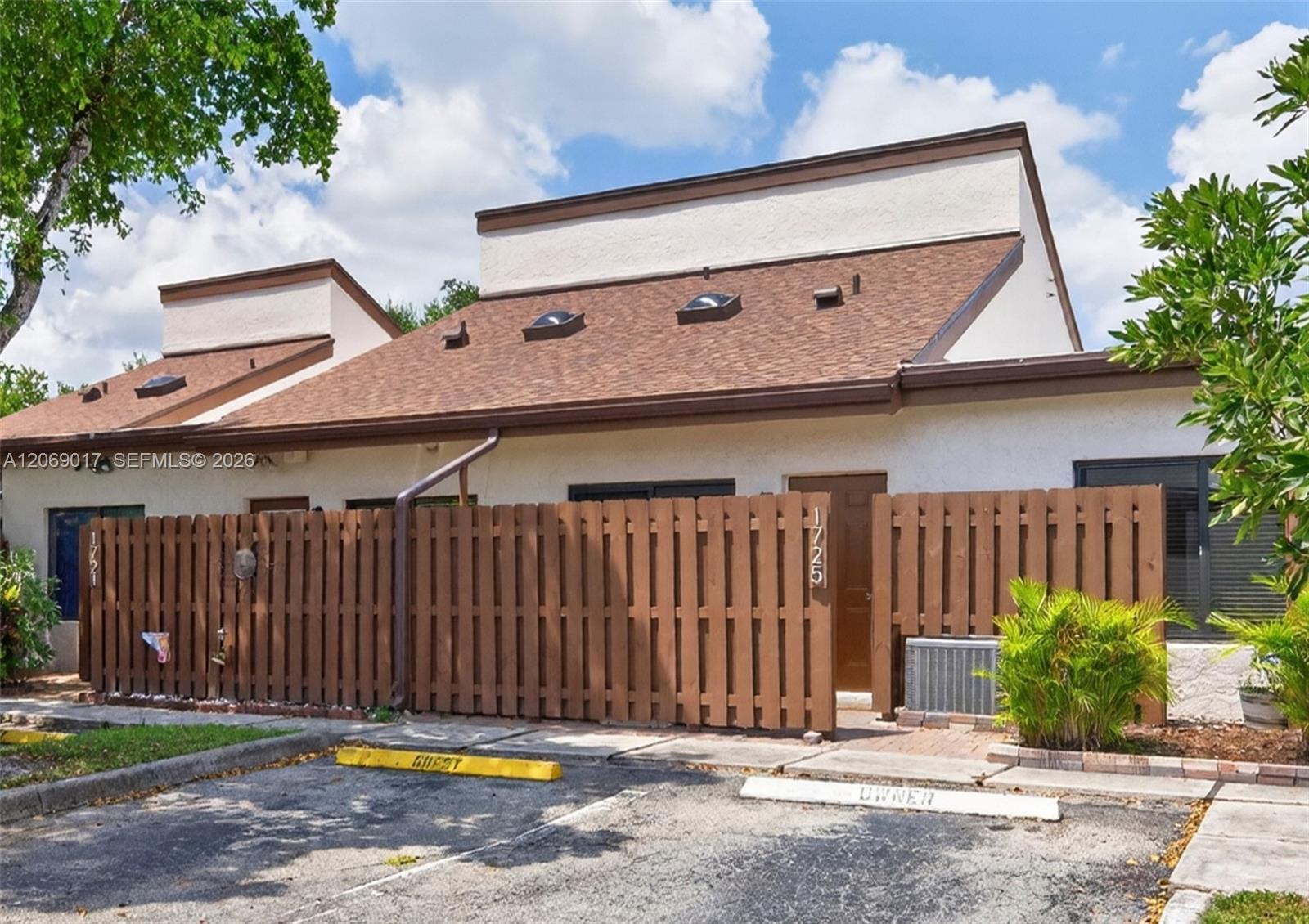 1725 NW 71st Ave, Plantation FL 33313