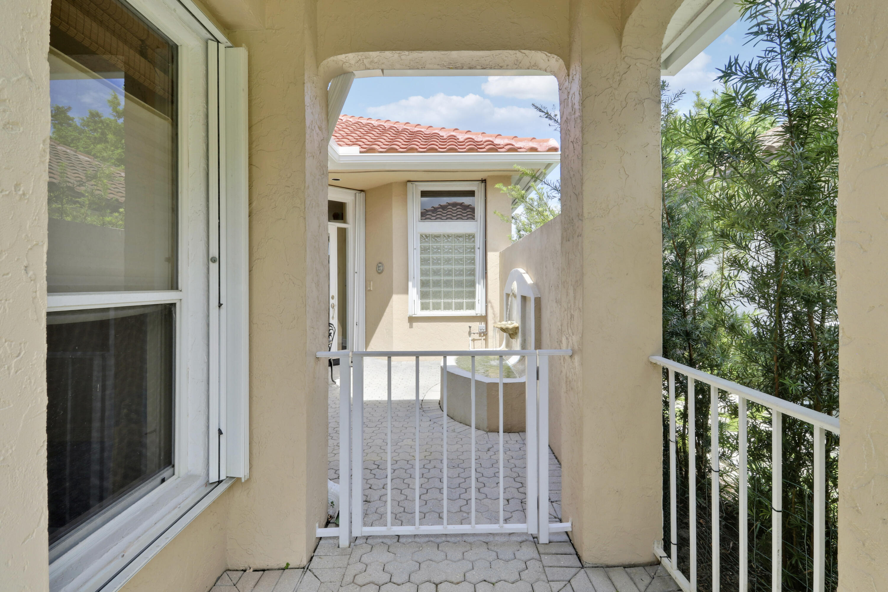 2189 Regents Boulevard — Photo 2