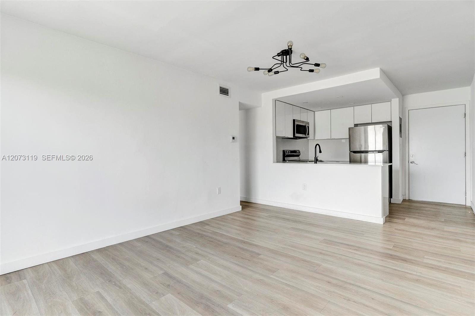 620 SW 10th St # 305 — Photo 2