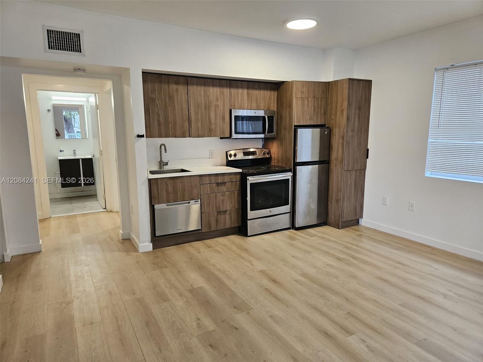 557 Michigan Ave # 211 W/PARKING — Photo 5