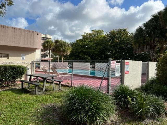 2701 Riverside Dr # B — Photo 3