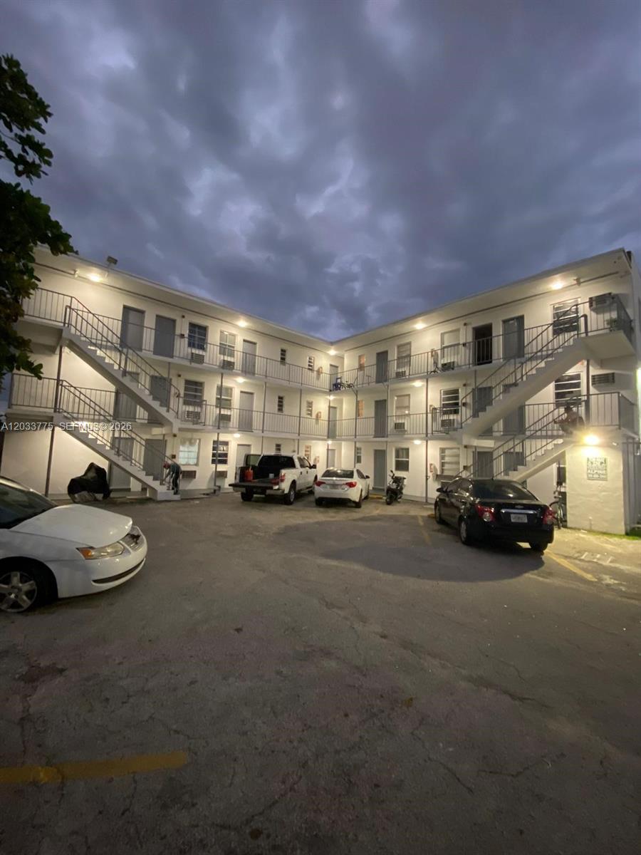 1261 NW 59th St # 14, Miami FL 33142
