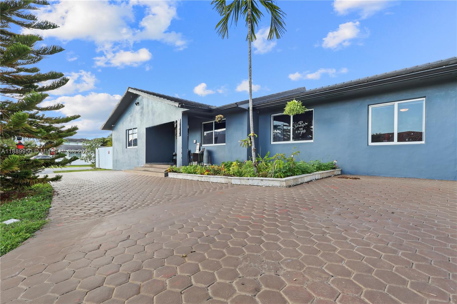 9795 NW 27th Ter, Doral FL 33172