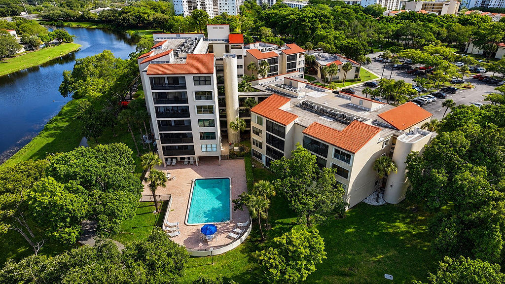 2322 S Cypress Bend Drive # 311, Pompano Beach FL 33069