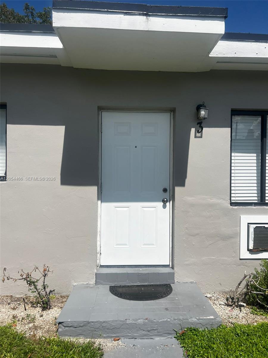 2081 NW 30th St # 3, Miami FL 33142