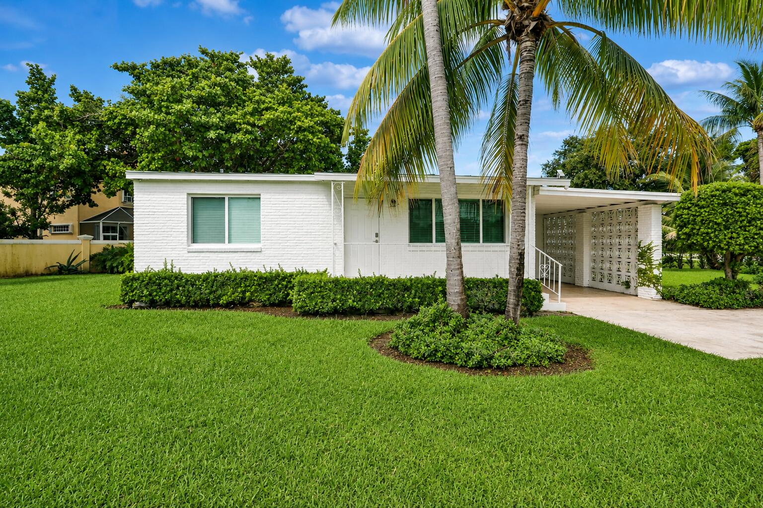 2516 Lorraine Court — Photo 3